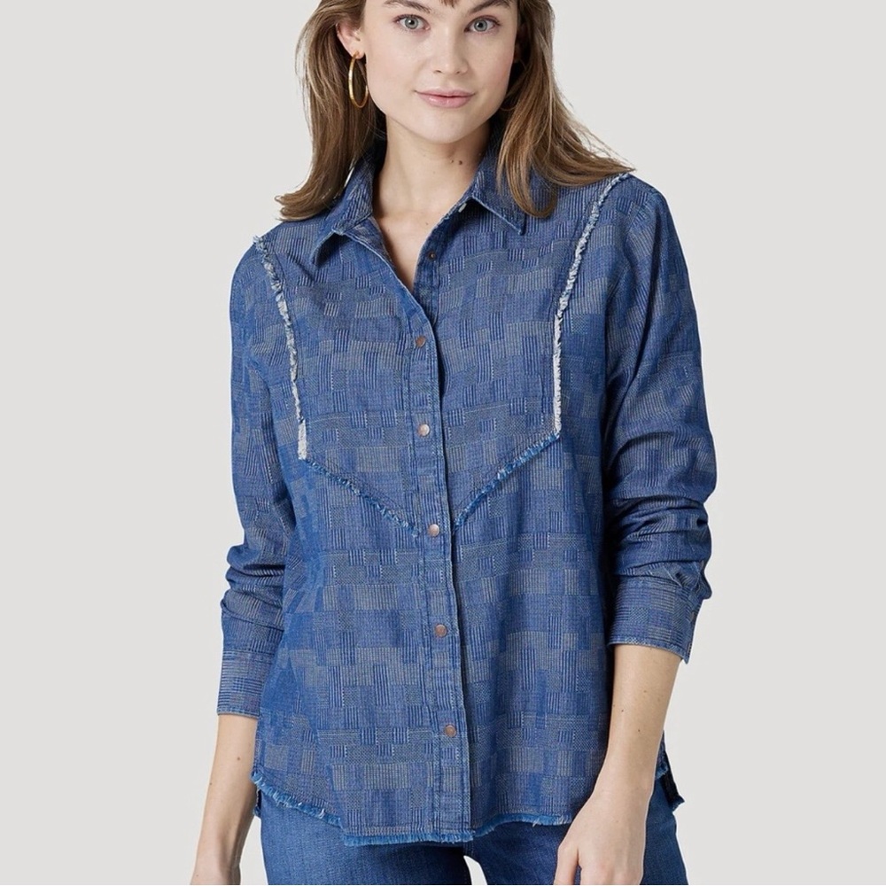 Wrangler Retro Womens XL Indigo Blue Subtle Fray Snap Button Western Shirt